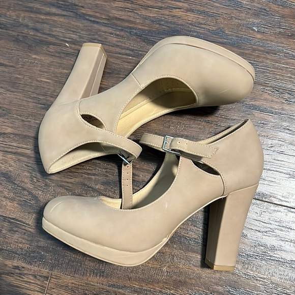 WOMEN'S Y-NOT ARIEL PUMPS. - Picture 2 of 5